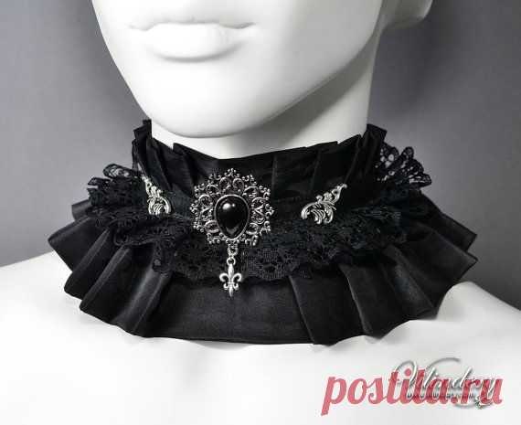 Goth Lolita Choker Necklace with black amulet от Vilindery на Etsy