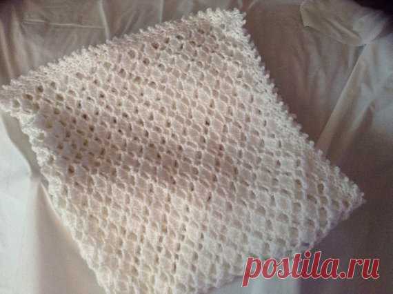 White baby blanket White shell crocheted baby blanket. Perfect for blessings. 35x36