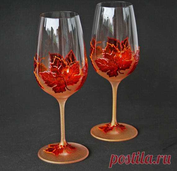 Wine Glasses, Mapple Leaves Glasses, Autumn Glasses, Fall Glasses, Hand Painted, Set of 2 Wine Glasses, Mapple Leaves Glasses, Autumn Glasses, Fall Glasses, Hand Painted, Set of 2 Fine quality wine glasses, hand painted, set of 2. Soft light orange frost effect on the base and stem. Rich shades of yellow, orange and red for the leaves. Bright and warm autumn colors. One of a kind Glasses, Authors design. READY TO SHIP! Gift box wrapping. height; 24cm / 9 in 570ml 19 1/4 OZ...