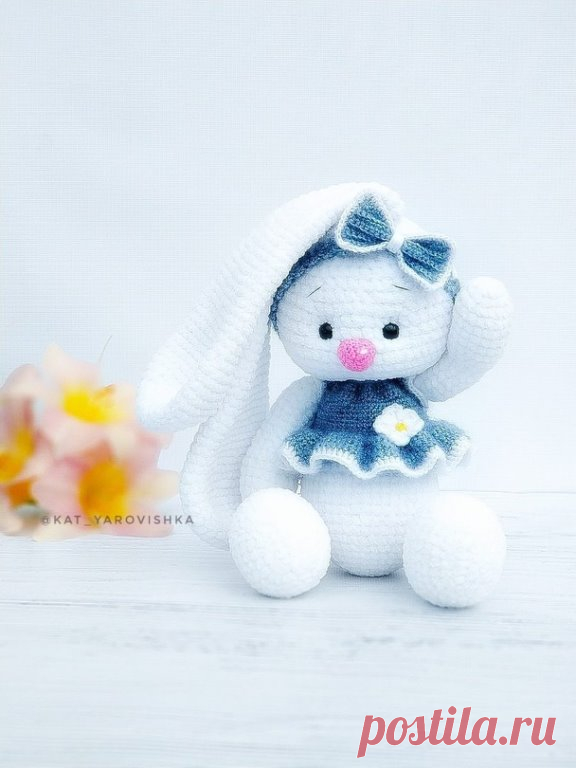 Описание автора:  
 
Нам понадобится пряжа HIMAIAY Dolphin baby, наполнитель, глазки, крючок размер 4,5, и немного пряжи для носика.  
Условные обозначения: Сбн - столбик без накида  
Прибавка-в 1 петлю предыдущего ряда провязываем 2 сбн  
Убавка-2 петли провязываем вместе  
Вп-воздушная петля  
П-петля  
Лиц-петля лицевая  
Изн-петля изнаночная  
Тело и голова вяжутся одной деталью:  
1 ряд-6сбн(6)  
2 ряд-прибавка в каждый столбик(12)  
3 ряд-1 сбн,прибавка*6(18)  
4 ряд...