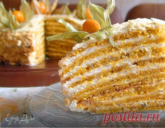 Тыквенный торт с апельсином и орехами под белым шоколадом. Ингредиенты: тыква, яйца куриные, сахар