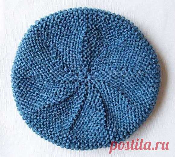 Берет платочной вязкой
Все ряды вяжутся только лицевыми петлями (платочная вязка).
* На спицы набираем 66 петель. В каждом втором ряду убавляем по две петли 17 раз с левого края полотна. Правый край полотна не убавляем. После 22 ряда начинаем убавлять и справа: в каждом втором ряду 6 раз по 3 петли. Через 22+14=36 рядов на спицах должно остаться 14 петель.*
Снова добираем из кромочных петель полотна слева 34 петли, а справа 18 петель. На спицах вновь должно быть 66 петель...