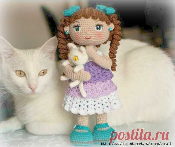 Кукла Сашенька с котенком. Перевод: Лидия Гуреева .
