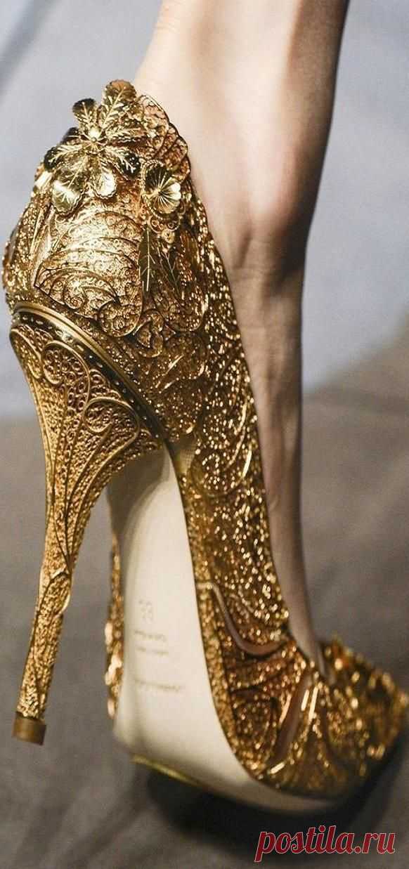 Dolce and Gabbane Golden Cinderella Pumps Fall Winter 201