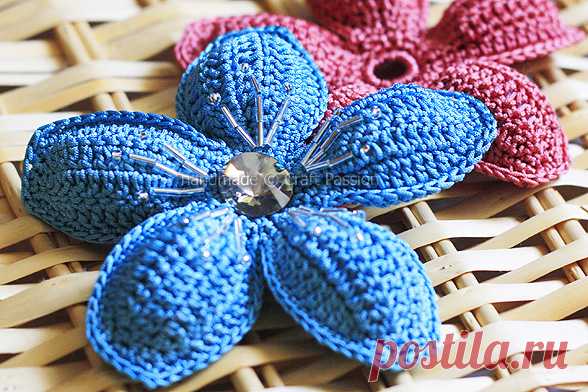 5 Petal Flower - Free Crochet Pattern | Craft Passion – Page 2 of 2 Get the crochet pattern to crochet this puffy 5 petal flower. Embellish the center with rhinestone and beads to give an elegant look. – Page 2 of 2