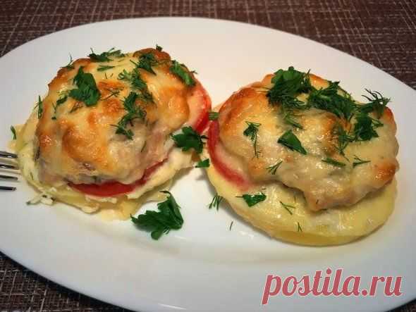 Запеченная картошечка под сыром с фаршем и помидорами | Кулинария.от простого к сложному Пульс Mail.ru
