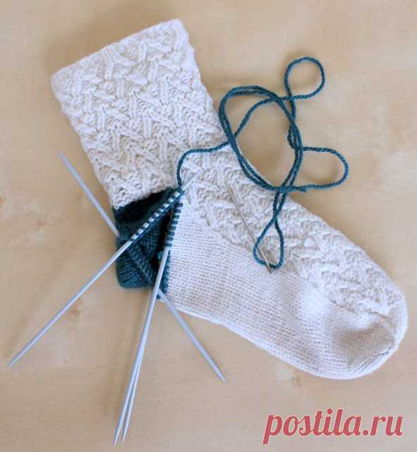 Hand Knitted Things: Knitted Sock Heel Repair