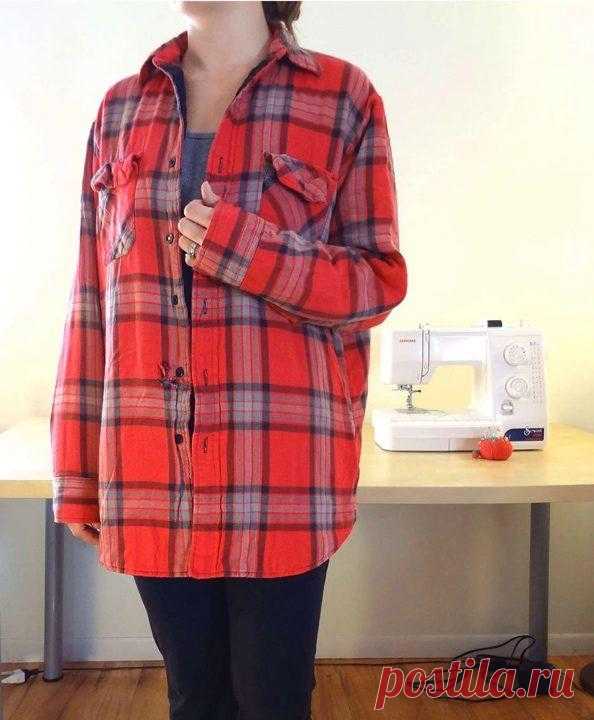 Переделка старой мужской рубашки Почти в каждом мужском гардеробе можно найти хотя бы одну фланелевую рубашку. Если у вас завалялась одна из них, можно легко переделать ее в функциональный женский жилет.Что потребуется фланелевая руб...