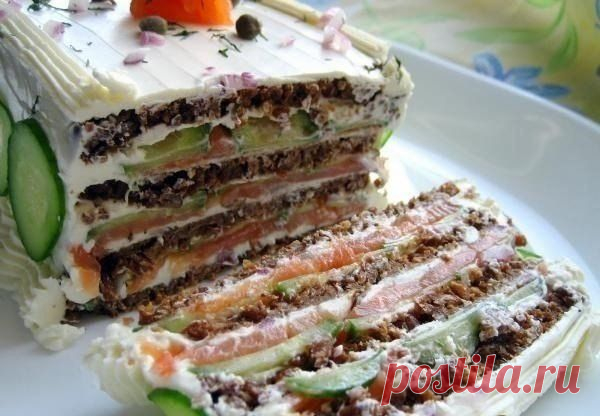 Бутербродный торт с копченым лососем и мягким сыром