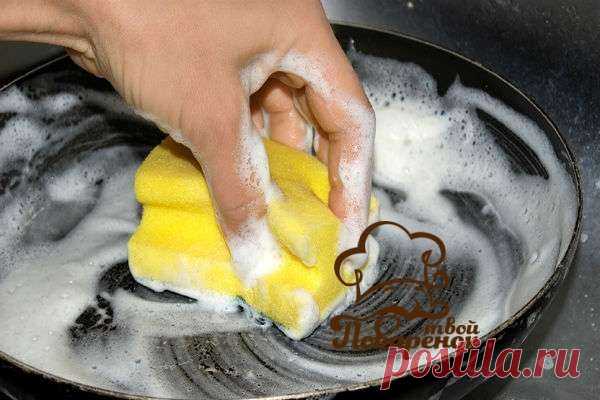 Как очистить тефлоновую сковороду от нагара