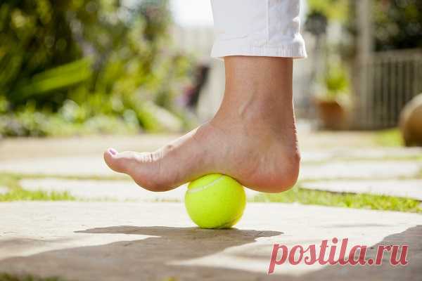 Несложных 5 упражнений, которые позволят избавиться от болей в ногах, коленях и бёдрах