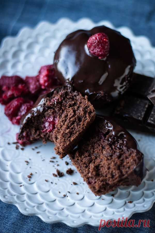 Dark Chocolate Chunk Raspberry Muffins: