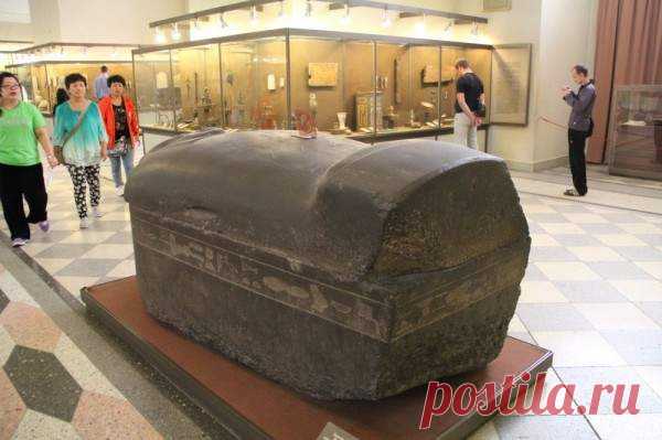 Под Новгородом обнаружили таинственные саркофаги