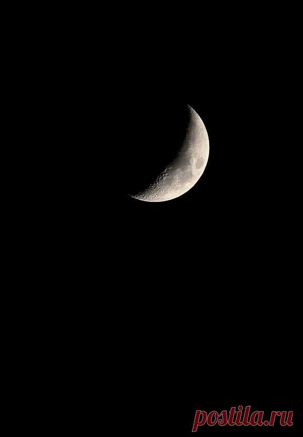 Crescent Moon  Free Stock Photo HD - Public Domain Pictures