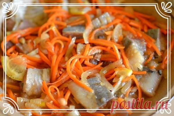 Сельдь «Хе» с морковью и луком 

Национальная корейская закуска, готовится из мяса или рыбы и овощей. Главная особенность блюда в том, что продукты не подвергаются термической обработке. 

Ингредиенты:
Показать полностью…