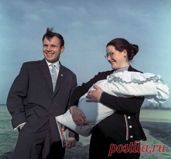 Юрий Гагарин и его любимые женщины / Назад в  / Back in USSR