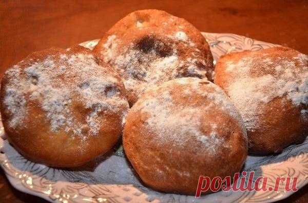 ​Самые вкусные чешские пончики
на тесто:
Желток — 6 шт.
Сахар — 5 ст. л.
Дрожжи свежие — 40 г
Масло сливочное — 3 ст. л.
Сахарная пудра — 5 ст. л.