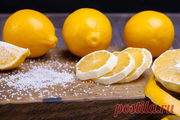 Лимон с солью повысит иммунитет и наладит проблемы с пищеварением.