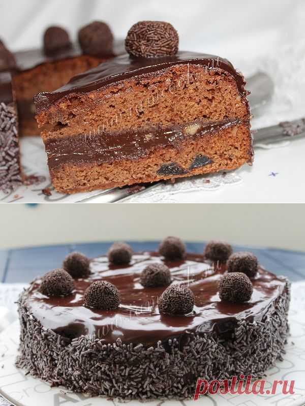 Торт «Шоколадный трюфель» с черносливом и орехами.