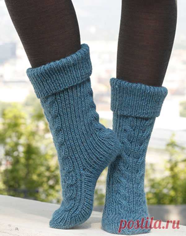 Красивые носки 5 спицами. Вязаные носочки. Носки спицами. Вязание носков спицами. Носки спицами красивые.