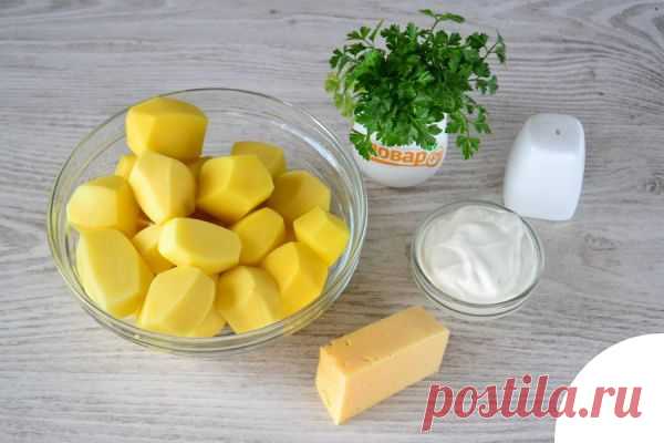 Картофель со сметаной и сыром на сковороде | TOPPOVAR