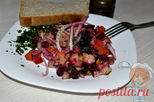 Овощной салат с грецкими орехами и черносливом