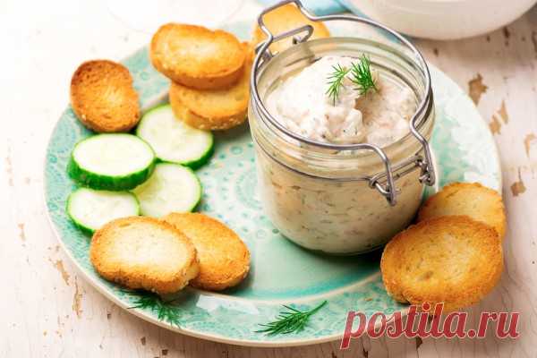 Соус дип из лосося с зеленью Этот соус из копченого лосося и укропа можно подавать вместе с поджаренным хлебом или запеченным картофелем.
Ингредиенты
копченое филе лосося100 г
натуральный йогурт1 баночка
тертый сыр3 ст.л.
чесн…