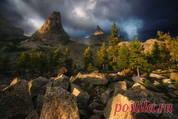 Гора Парабола. Природный парк Ергаки, Красноярский край. Автор фото — Владимир Ляпин: nat-geo.ru/photo/user/19640/