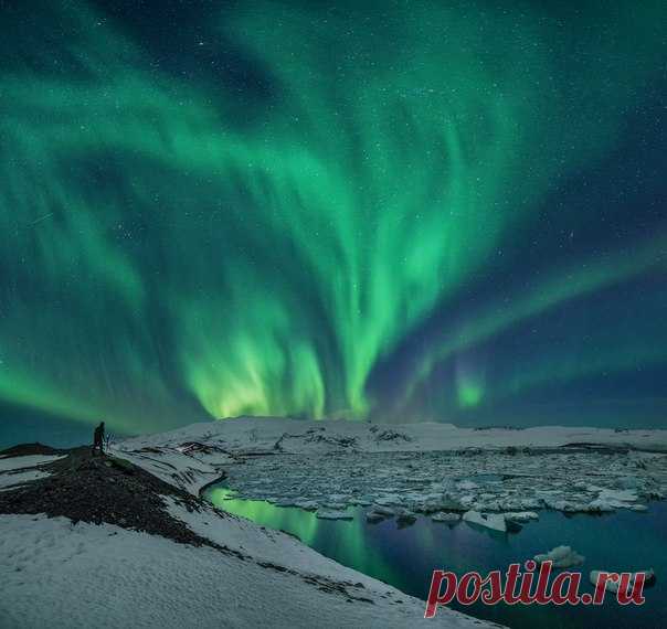 Сверное сияние над Исландией. Автор фото – Михаил Щеглов: nat-geo.ru/photo/user/120131/
