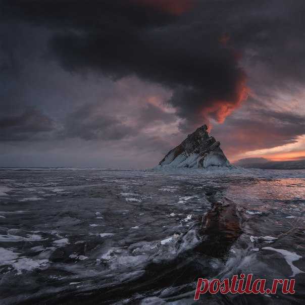 Фото дня. Байкальский вулкан.