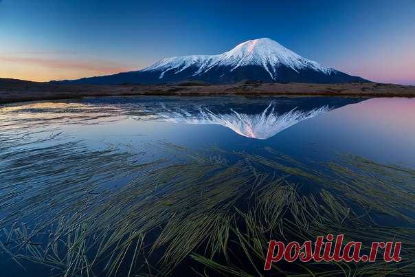 Вулкан Толбачик на рассвете. Камчатка, Россия. Фотограф – VlasovEgor: nat-geo.ru/photo/user/51774/