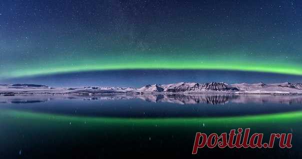 «Рождение Авроры». Лагуна Йёкюльсаурлоун, Исландия. Автор фото — Alexander Zelinskiy: Доброй ночи.