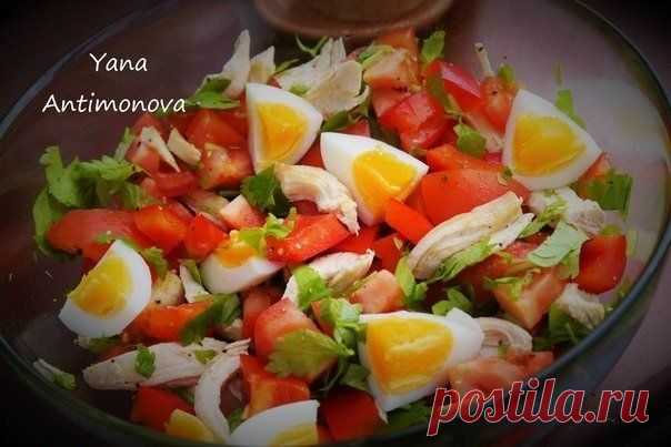 Как приготовить диетический салатик с куриной грудкой, овощами и яйцом - рецепт, ингридиенты и фотографии