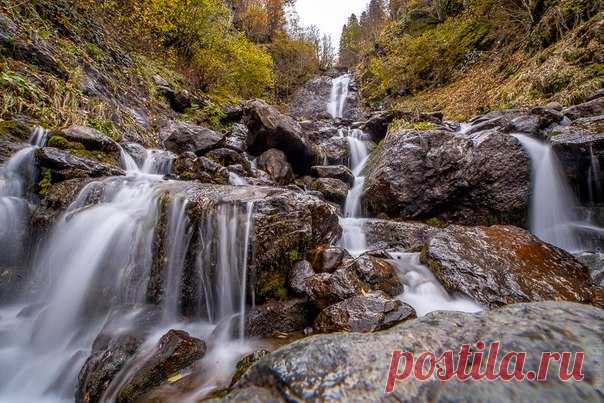 Водопад Молочный, Кавказ. Автор фото: Ruslanello Dyomilini.