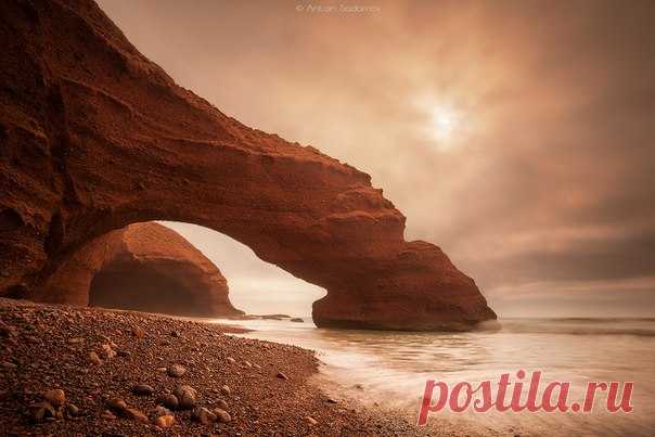«Марсианский пейзаж». Пляж Легзира, Марокко. Автор фото — Антон Садомов: nat-geo.ru/photo/user/51402/