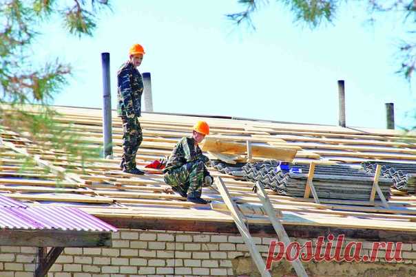 Запомни! 

При подаче искового заявление в суд о возмещении морального и материального вреда за некачественно проведенный капитальный ремонт необходимо: 

1. Провести независимую экспертизу (за свой счет); 
2. Подать заявление в суд с приложением всех квитанций и смет (в т.ч. за проведенную экспертизу за ваш счет); 
3. Указать сумму моральной компенсации, которую необходимо обосновать в связи с трудозатратами на сбор доказательной базы, проведение экспертизы, полученные не...