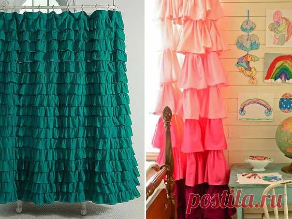 Раздвижная шторка для ванной с оборками из ткани
Шторы с воланами выглядят очень необычно, ярко и интересно. Такой занавеской вы можете украсить ванную комнату, гостиную или детскую.