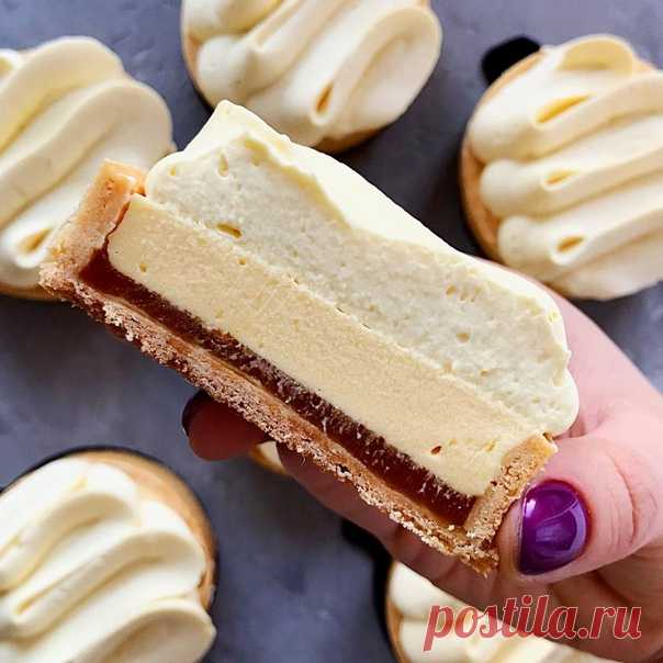 5 РЕЦЕПТОВ ПЕСОЧНОГО ТЕСТА ОТ НИНЫ ТАРАСОВОЙ
Обязательно сохраните пост себе на страницу, чтобы не потерять!
Песочное тесто используют для печений, кростат (паев, тарталеток, корзиночек).
Пара слов об основных продуктах для такого теста:
Основой его всегда является большое количество сливочного масла, в совокупности с сахаром, мукой, желтками. Другие вариации — с растительным маслом или вообще без него, это уже отдельные рецепты, для частных случаев.
Сахар — вы можете ис...