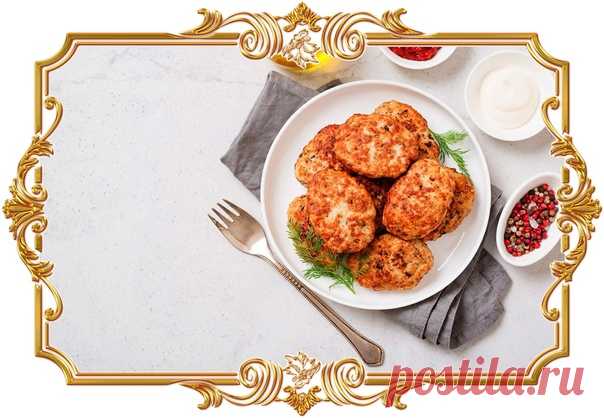 #Рубленые #котлеты ##из #свинины
Эти сочные и нежные котлеты сделают любой #гарнир намного интереснее.
Время приготовления:
Показать полностью... Ингредиенты: 800 г свиной шеи 300 г белой части свиной лопатки 300 г белого хлеба 3 луковички 1 ст. ложка соли 2 ст. ложки черного перца 2 ст.ложки паприки 2 ст.ложка паприки для маринования 1 ч.ложка молотого имбиря 2 ч.ложки кунжутного масла 6 ст.ложек соевого соуса
Сначала необходимо подготовить все ингредиенты, и тогда Вы сможете максимально эк…