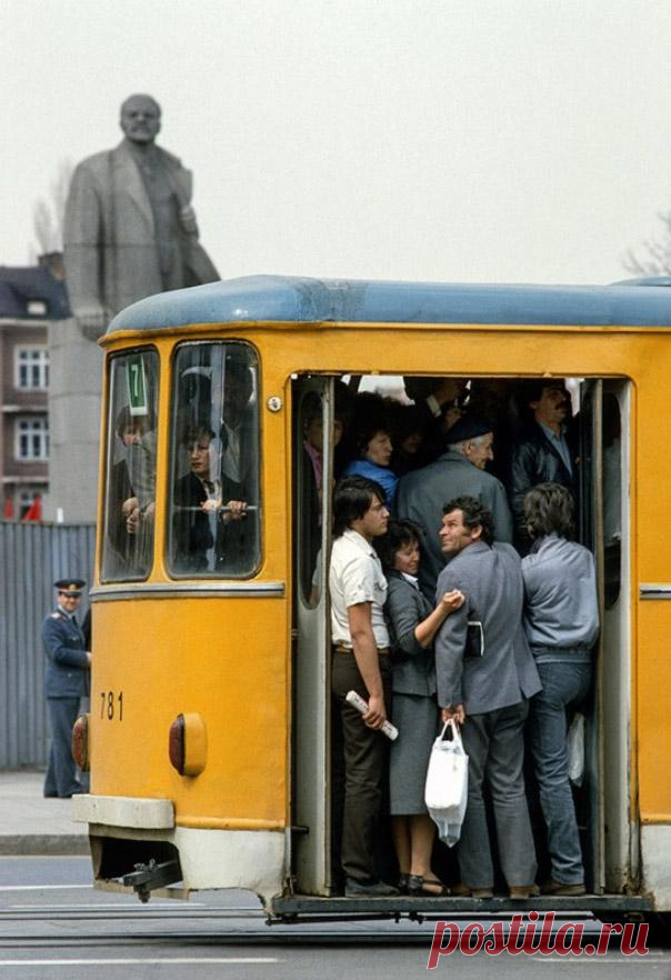 Как выглядел болгарский совок Так, друзья — сегодня будет большой и интересный фото-пост с рассказом о том, как на самом деле выглядел болгарский совок. В прошлых выпусках мы уже посмотрели, как выглядел польский и румынский совок...