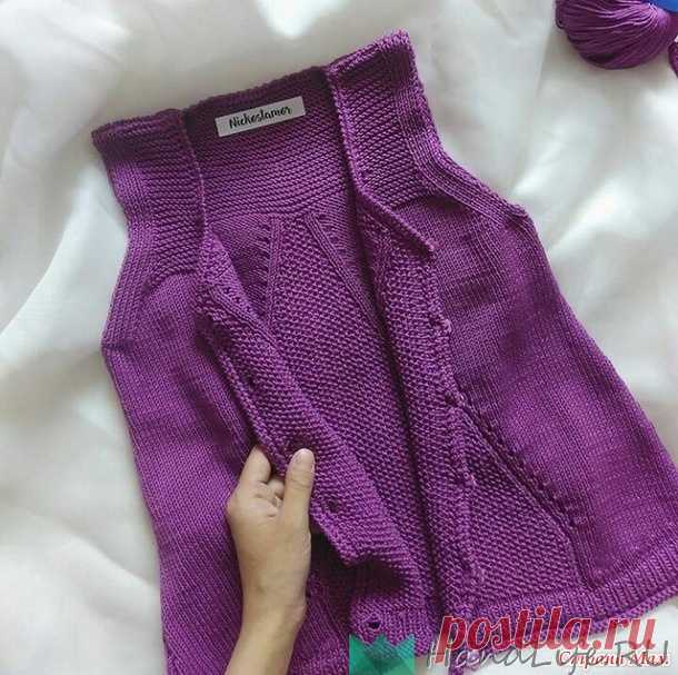 Фиолетовый жилет для девочки спицами / Вязание
