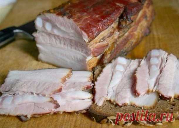 Сало горячего засола — домашний деликатес! - У нас так Ингредиенты: Вода — 1 л Свиное сало с прослойками мяса — 1 кг Луковая шелуха — 3 горсти Лавровый лист — 2 шт. Чеснок — 5-7 зубцов Соль...