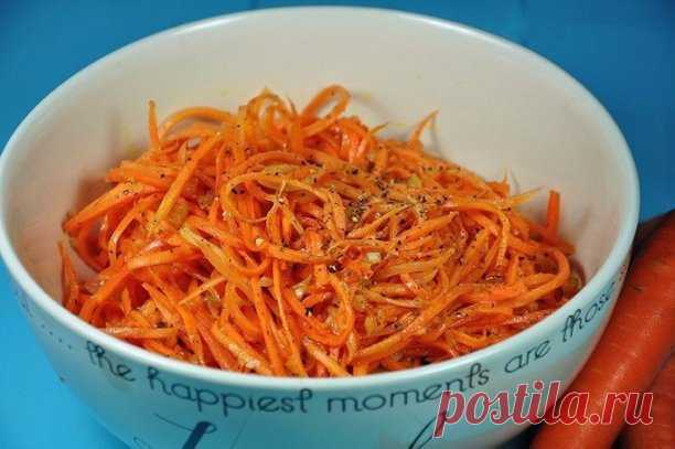 Как приготовить морковь по-корейски в домашних условиях. 

Я давно изучала вопрос как приготовить морковь по корейски в домашних условиях и перепробовала не один рецепт. Иногда лучше то, что проще и этот рецепт тому доказательство. Вам понадобится минут 10 свободного времени и вкусная, свежая, ароматная морковка по корейски будет готова.

Вам потребуется:

400 г моркови
5 зубчиков чеснока
 ч.л соли
1 ст. л сахара
 ч.л черного молотого перца
 ч.л молотого кориандра
2 ст.л у...