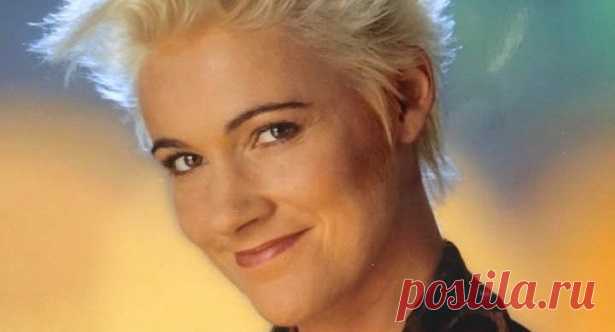 Запомним ее такой: 5 хитов умершей от рака легенды «Roxette» 9 декабря 2019 года умерла солистка Roxette Мари Фредрикссон. Певицы не стало в 61 год, после продолжительной борьбы с раком мозга, который ей диагностировали в 2002 году. О смерти звезды по неизвестн