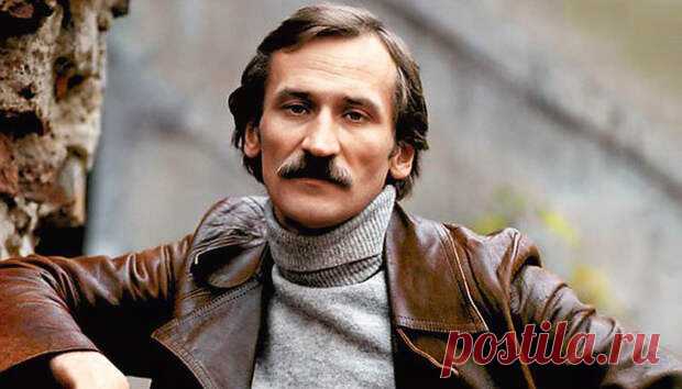 Последнее стихотворение Леонида Филатова - Страна Полезных Советов - медиаплатформа МирТесен Великолепный актер и писатель Леонид Филатов перед смертью долго лежал в больнице. После тяжёлой операции он мог сразу умереть, но продержался еще несколько лет – возможно, благодаря своей любимой внучке Оле, о которой на больничной койке написал глубокое и чудесное светлое стихотворение. В