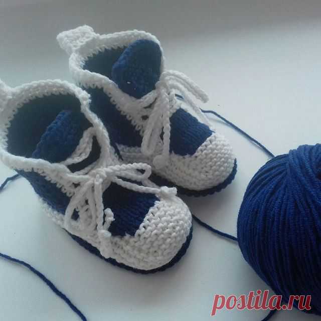Кедики ручной вязки- первая обувь вашего малыша. Размер по стопе 11 см. Готовая работа.