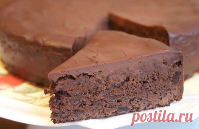 Сделано вручную - Шоколадный торт с черносливом в коньяке.