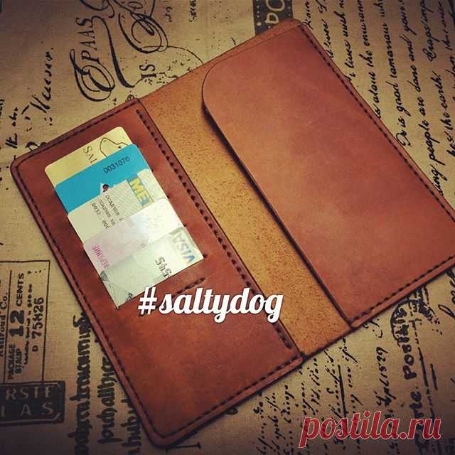 #кошелекизкожи с вертикальным карманом для карт. Размеры в сложенном состоянии 19х10см
#saltydog #samara #handcraft #hm_dog #handmade #diy