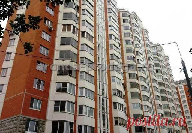 Сдаем 1-комн. квартиру, по адресу: Симферопольский бульвар, д. 29 (пешком от метро Севастопольская или Каховская). 2/17 эт. дома (серия П-44Т). Общ. пл.: 38 м2, комната: 19 м2, кухня: 8 м2. Сан. узел - совмещен. В квартире свежий качественный ремонт под евро. Новая мебель, встроенный кухонный гарнитур, необходимая бытовая техника. На полу ламинат, стеклопакеты. Квартира светлая и просторная. Металлическая дверь, домофон. Чистый подьезд, консьерж. Развитая инфраструктура.