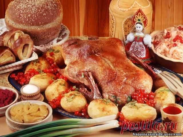 Traditional Russian food
Traditional Russian food was prepared in the oven. Very common was roasting, stewing, frying in a pan in a lot of oil. Very popular on Russian table always were cereals, like buckwheat, and vegetables, like beets and cabbage. In the XVIII century in Russia was Implemented potatoes which soon outpaced all other vegetables.